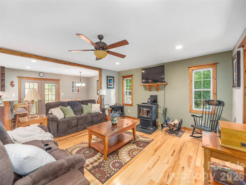 27 Little Roundtop Road Clyde, NC 28721