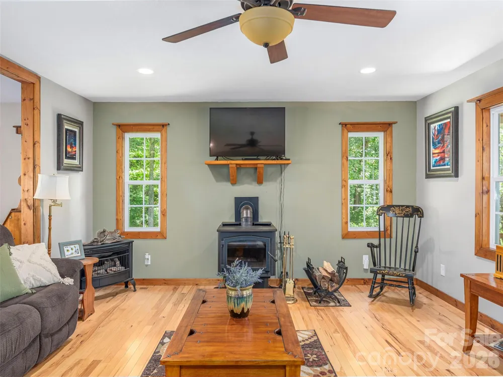 27 Little Roundtop Road Clyde, NC 28721