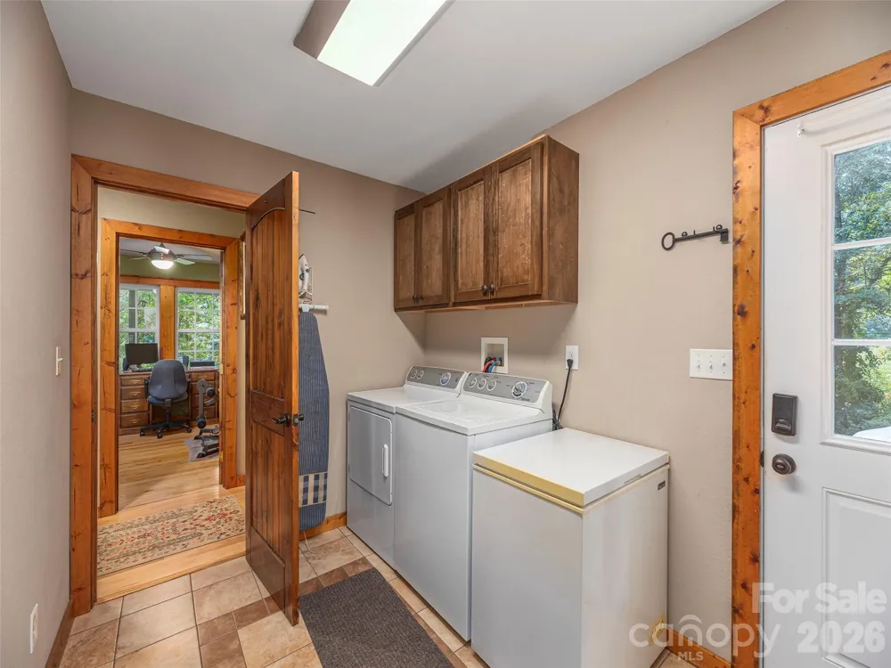 27 Little Roundtop Road Clyde, NC 28721
