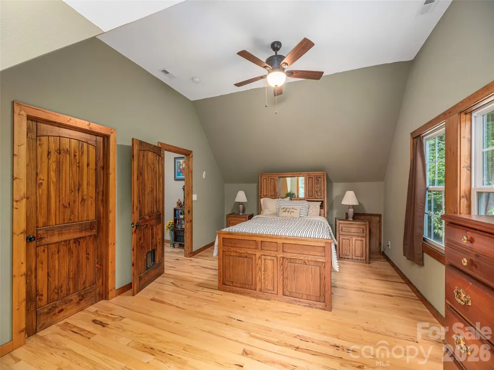27 Little Roundtop Road Clyde, NC 28721