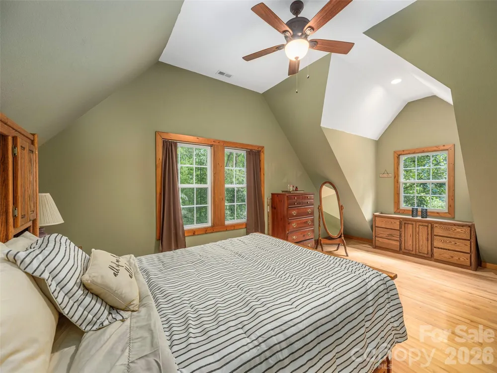 27 Little Roundtop Road Clyde, NC 28721