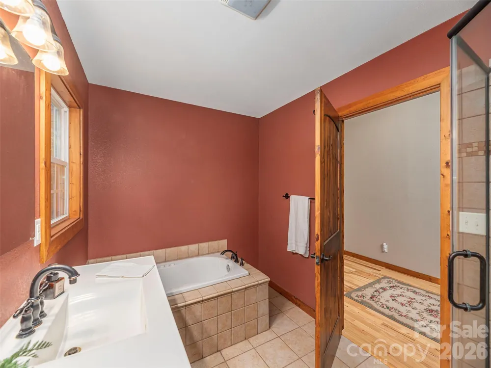 27 Little Roundtop Road Clyde, NC 28721