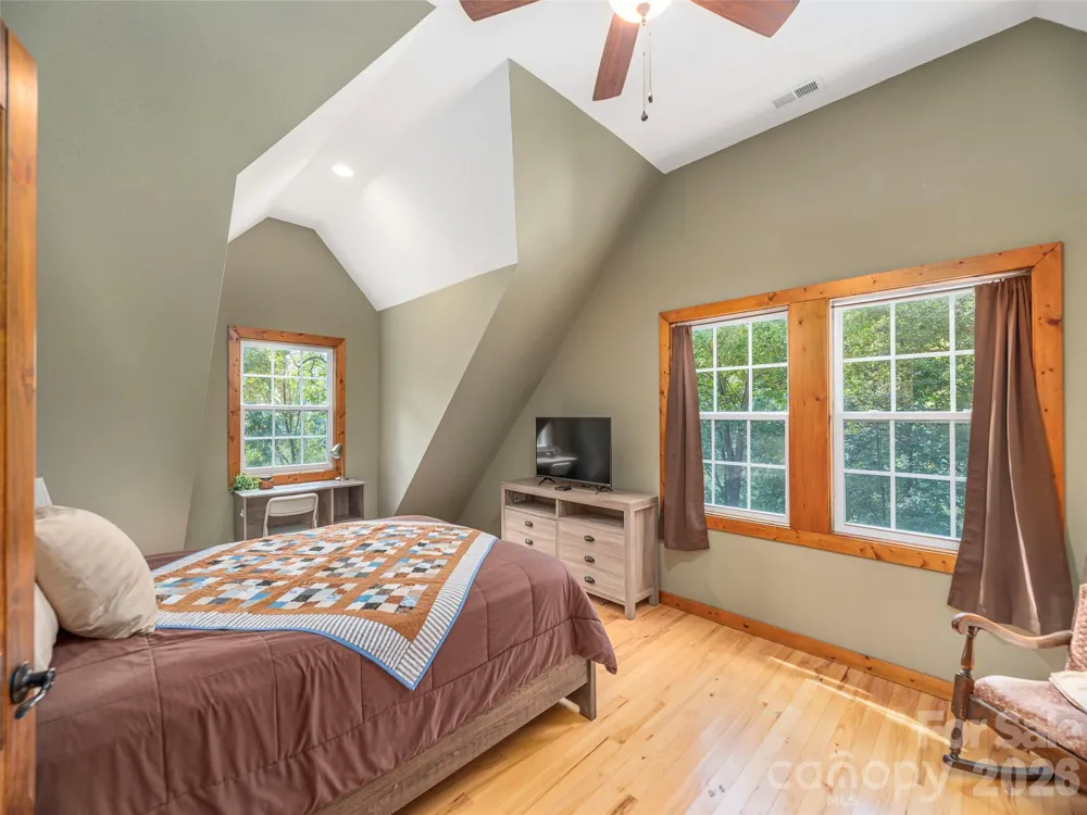 27 Little Roundtop Road Clyde, NC 28721