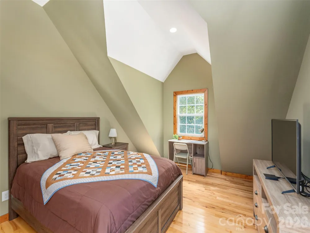 27 Little Roundtop Road Clyde, NC 28721