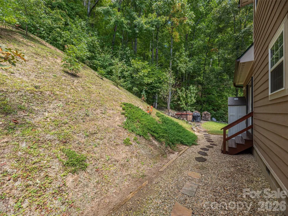 27 Little Roundtop Road Clyde, NC 28721