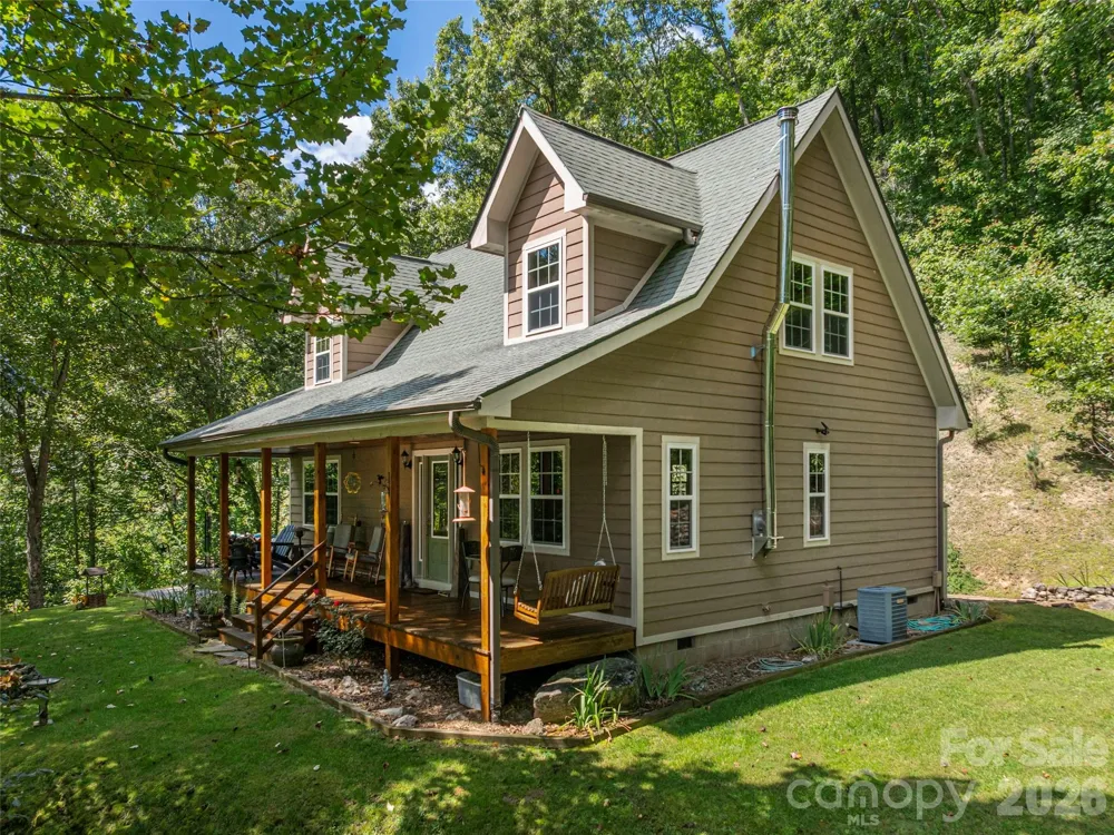 27 Little Roundtop Road Clyde, NC 28721