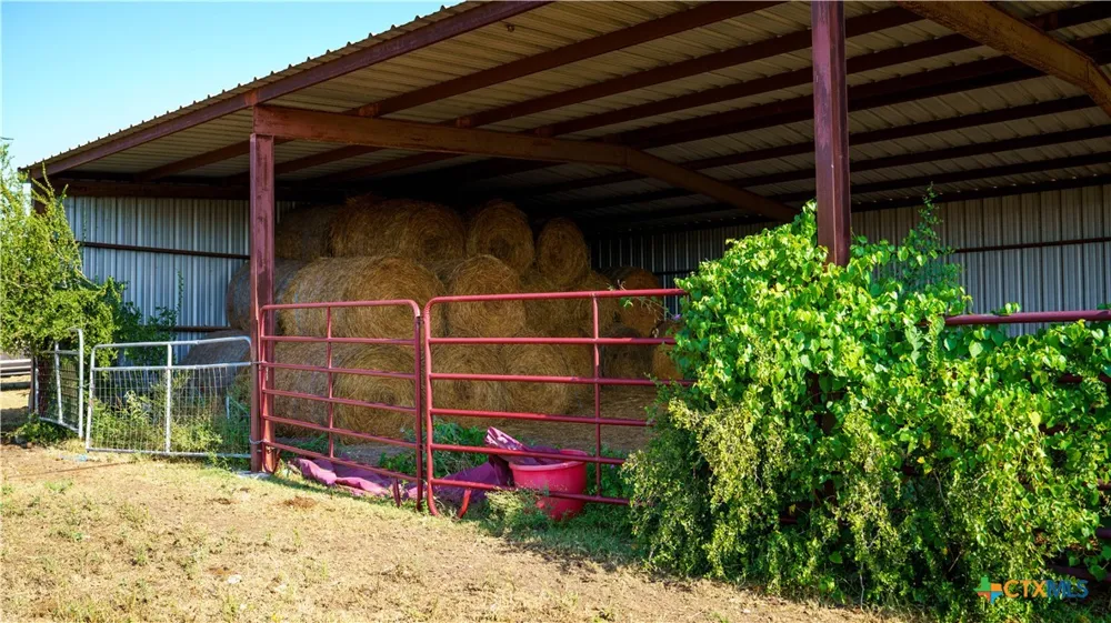 2525 Fm-2623 Seguin, TX 78155