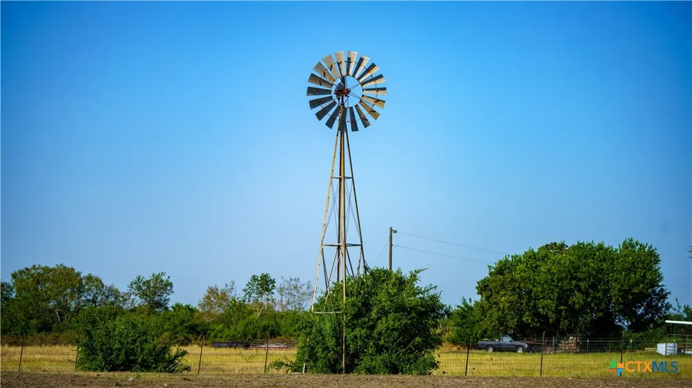 2525 Fm-2623 Seguin, TX 78155
