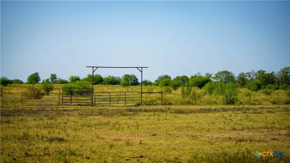 2525 Fm-2623 Seguin, TX 78155