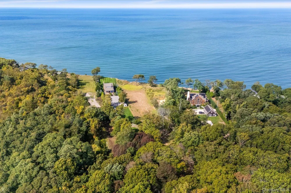 4760 Blue Horizon Bluffs Peconic, NY 11958