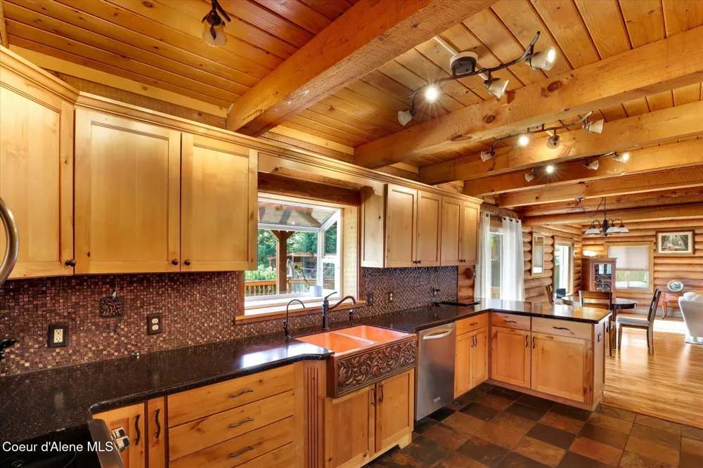 7228 W SENEQUOTEEN TRAIL Spirit Lake, ID 83869