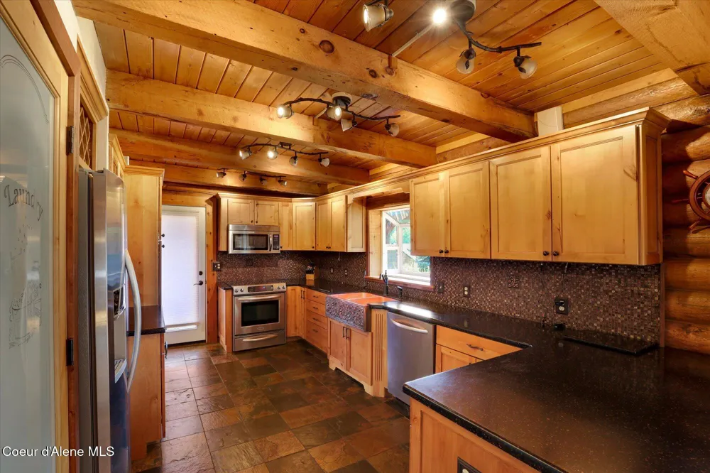 7228 W SENEQUOTEEN TRAIL Spirit Lake, ID 83869