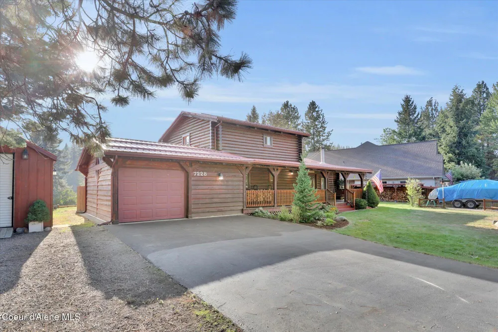 7228 W SENEQUOTEEN TRAIL Spirit Lake, ID 83869