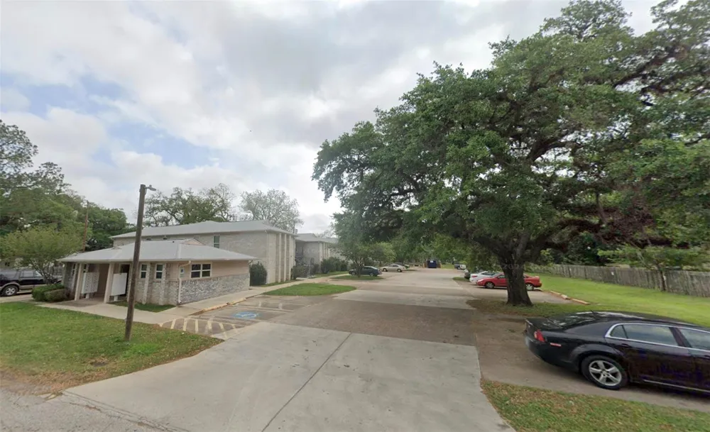 225 S 13th St West Columbia, TX 77486