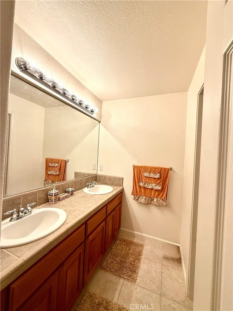 9200 Hunters creek Way Chowchilla, CA 93610