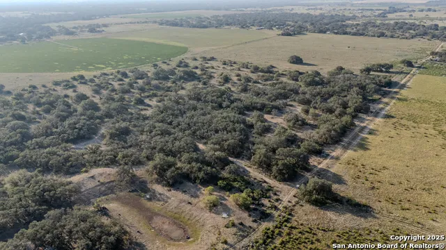000 County Road 777 Devine, TX 78016