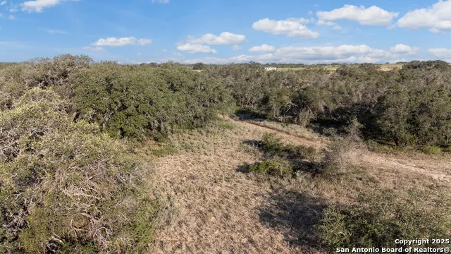 000 County Road 777 Devine, TX 78016