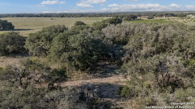 000 County Road 777 Devine, TX 78016