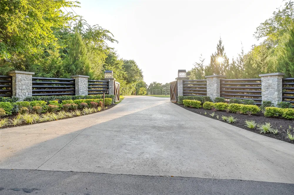5000 T W King Road Southlake, TX 76092