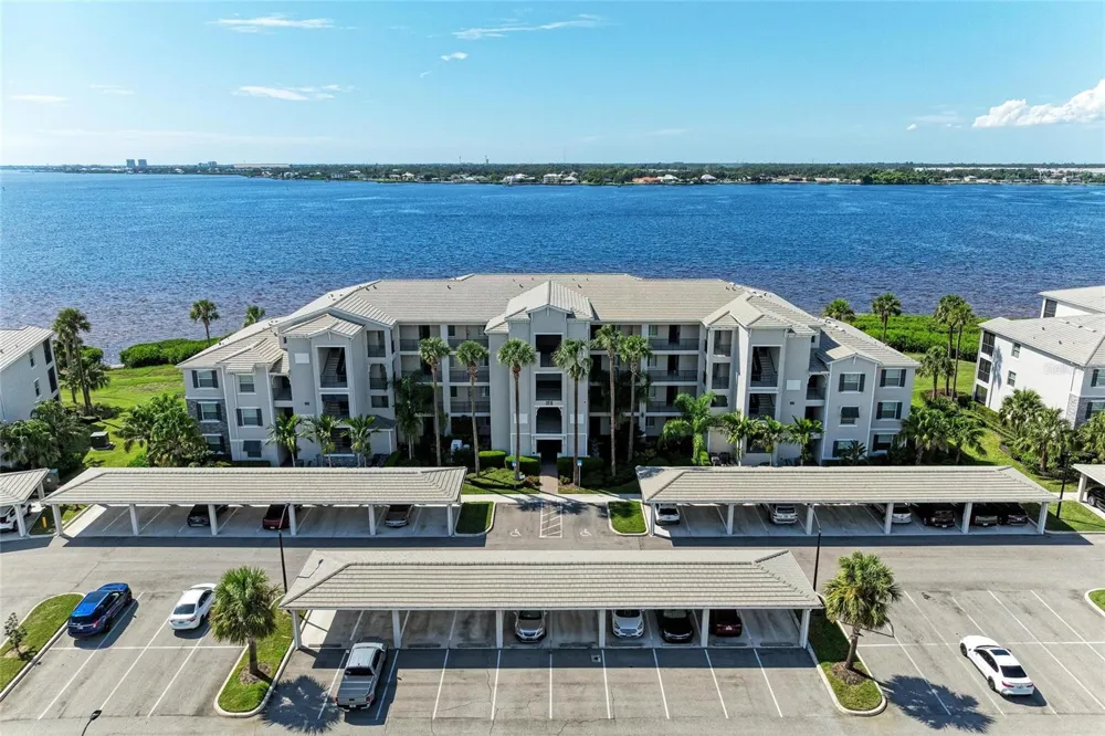 1010 TIDEWATER SHORES LOOP #304 Bradenton, FL 34208