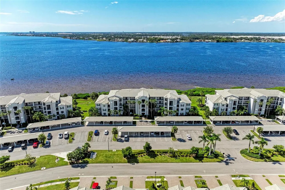 1010 TIDEWATER SHORES LOOP #304 Bradenton, FL 34208
