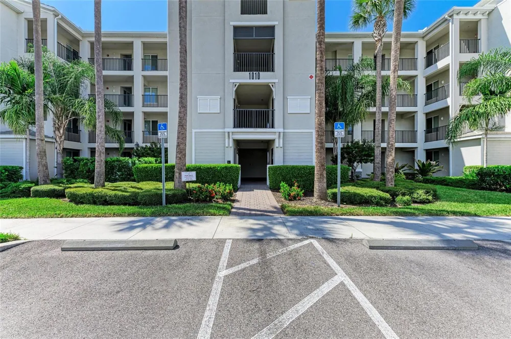 1010 TIDEWATER SHORES LOOP #304 Bradenton, FL 34208