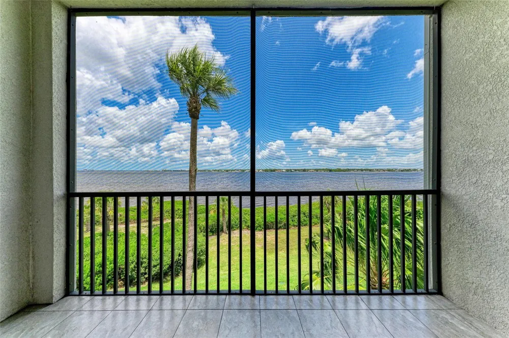 1010 TIDEWATER SHORES LOOP #304 Bradenton, FL 34208