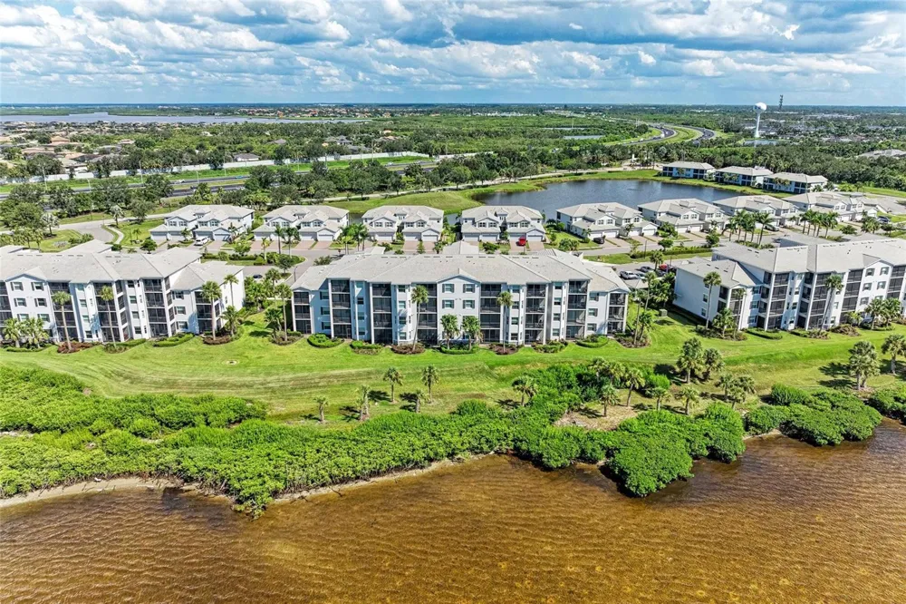 1010 TIDEWATER SHORES LOOP #304 Bradenton, FL 34208