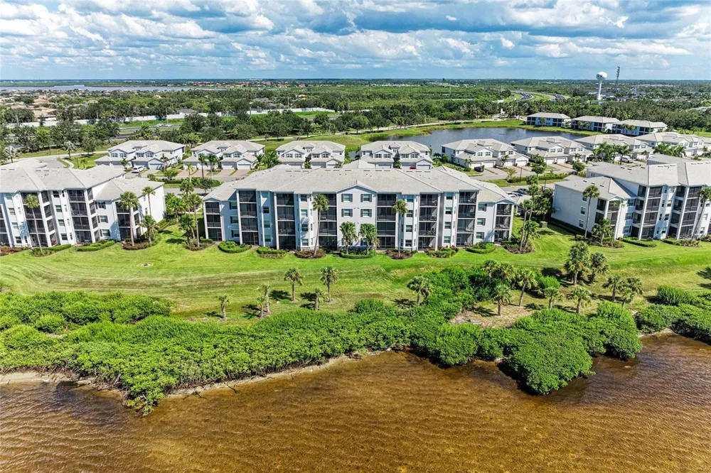 1010 TIDEWATER SHORES LOOP #304 Bradenton, FL 34208