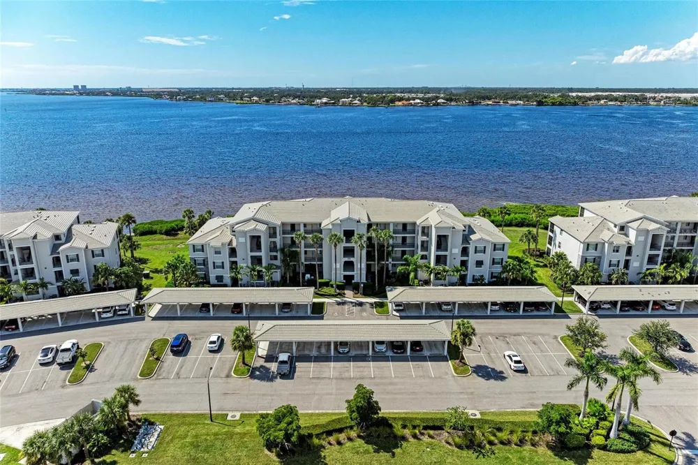 1010 TIDEWATER SHORES LOOP #304 Bradenton, FL 34208