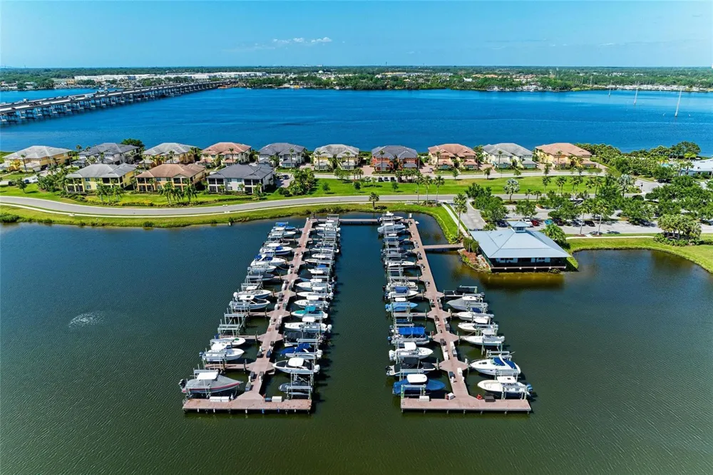 1010 TIDEWATER SHORES LOOP #304 Bradenton, FL 34208