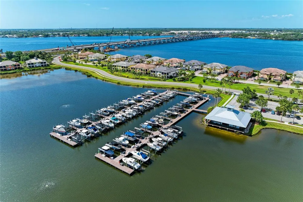 1010 TIDEWATER SHORES LOOP #304 Bradenton, FL 34208