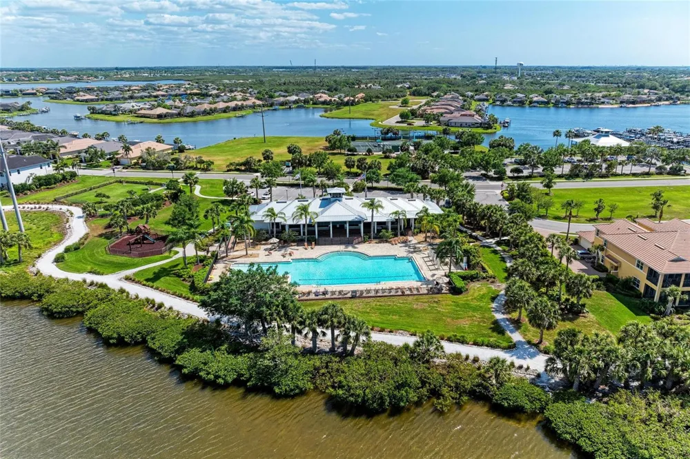 1010 TIDEWATER SHORES LOOP #304 Bradenton, FL 34208