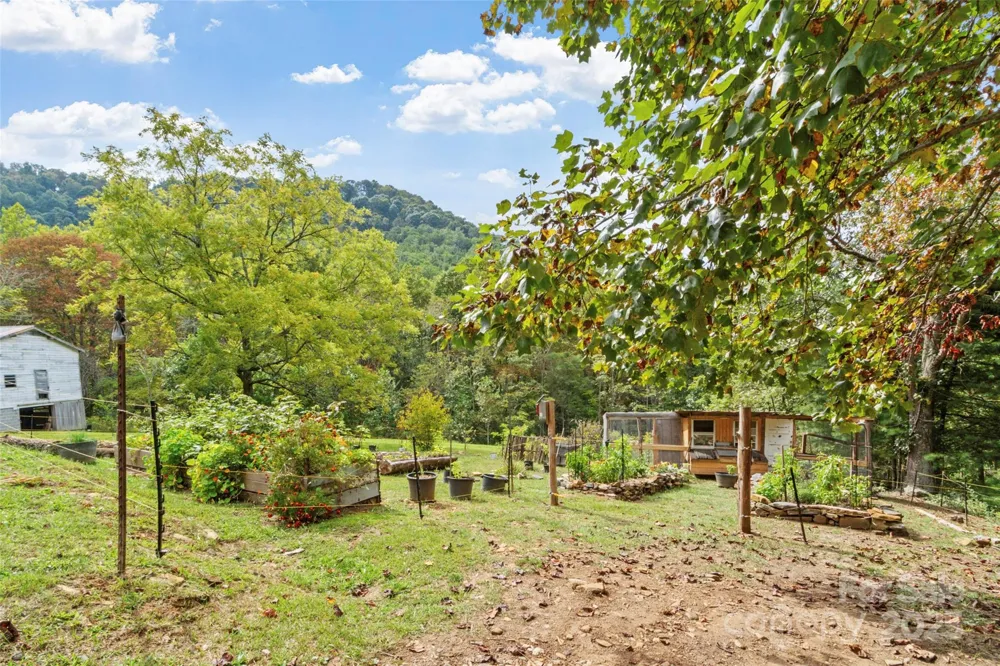 407 Terrell Drive Bakersville, NC 28705
