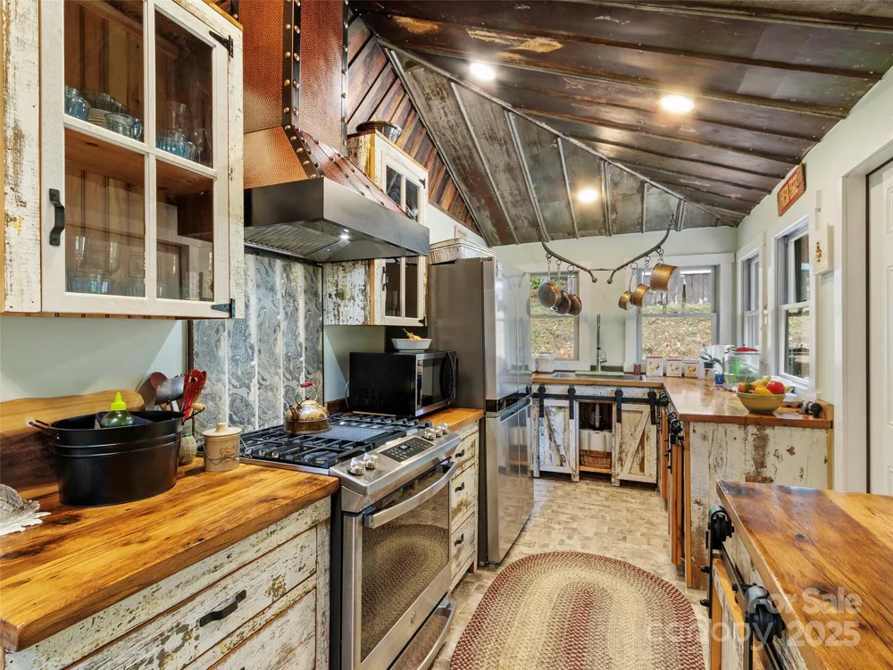 407 Terrell Drive Bakersville, NC 28705