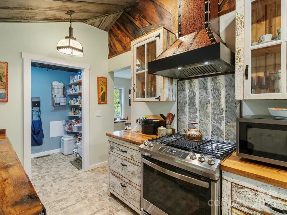 407 Terrell Drive Bakersville, NC 28705