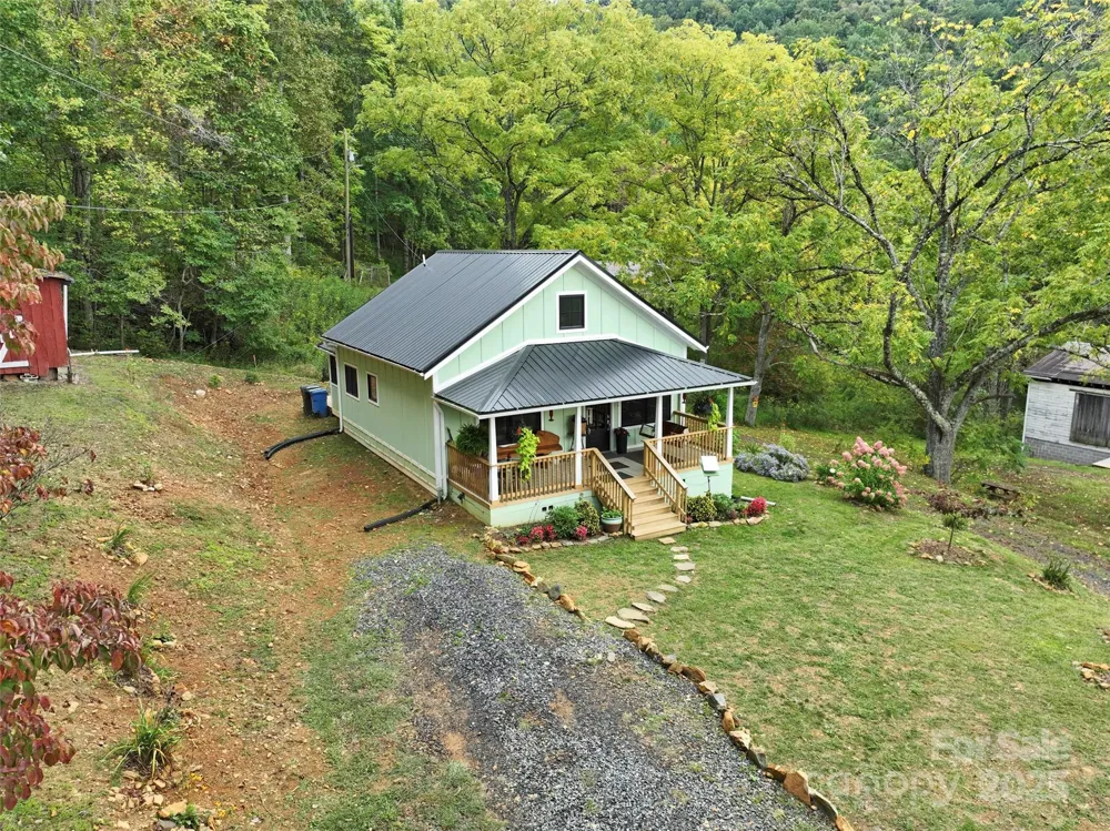 407 Terrell Drive Bakersville, NC 28705