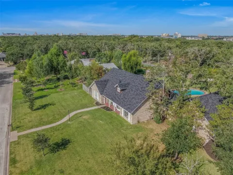 1403 Post Oak Circle