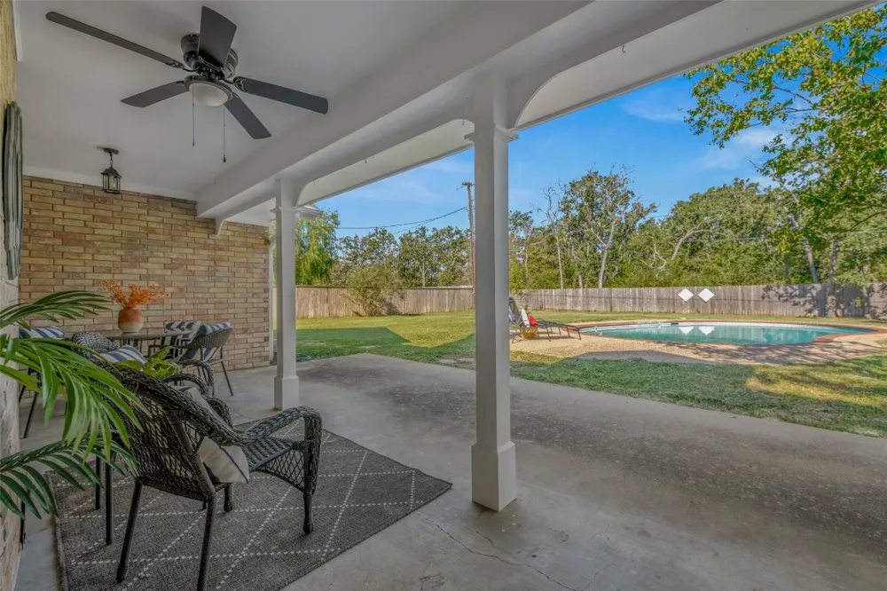 1403 Post Oak Circle College Station, TX 77840