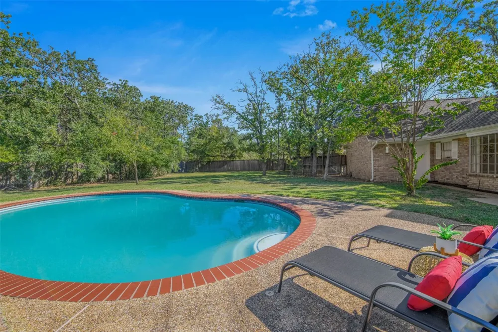 1403 Post Oak Circle College Station, TX 77840