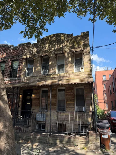 737 SHEFFIELD AVENUE #1R