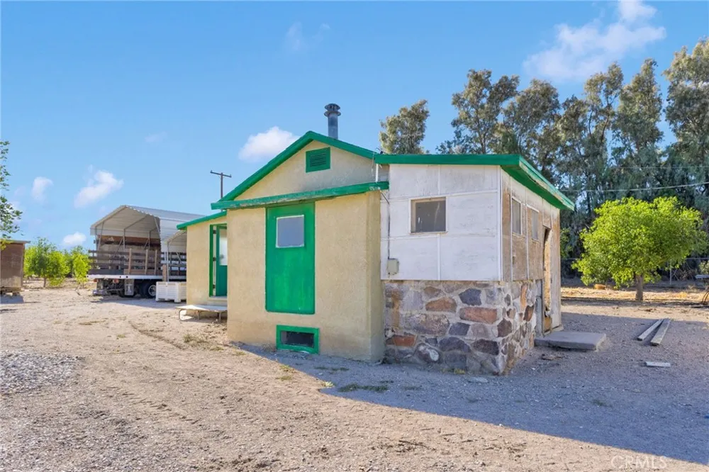 10099 Highland Avenue Lucerne Valley, CA 92356