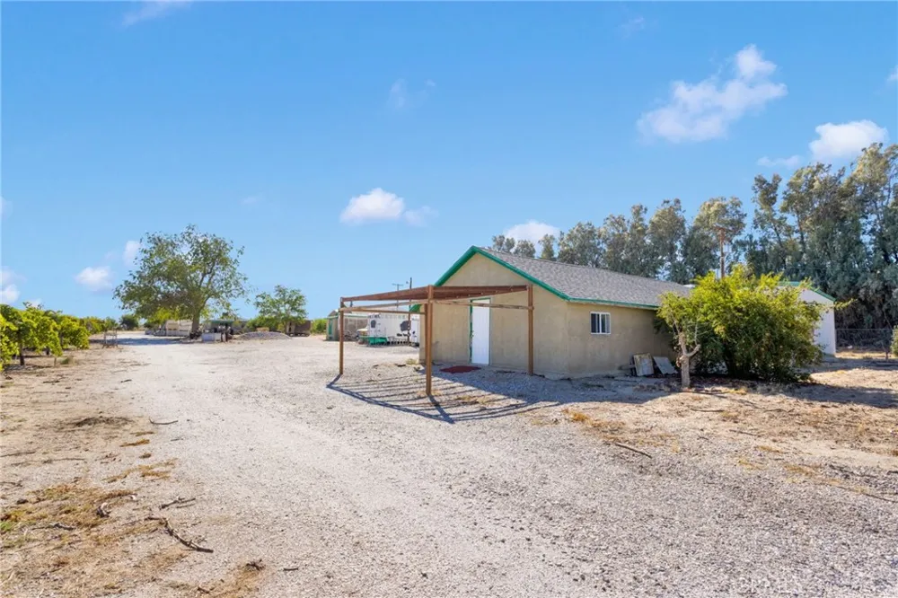10099 Highland Avenue Lucerne Valley, CA 92356