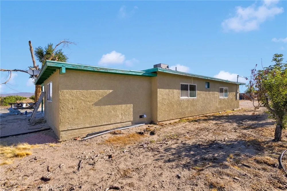 10099 Highland Avenue Lucerne Valley, CA 92356