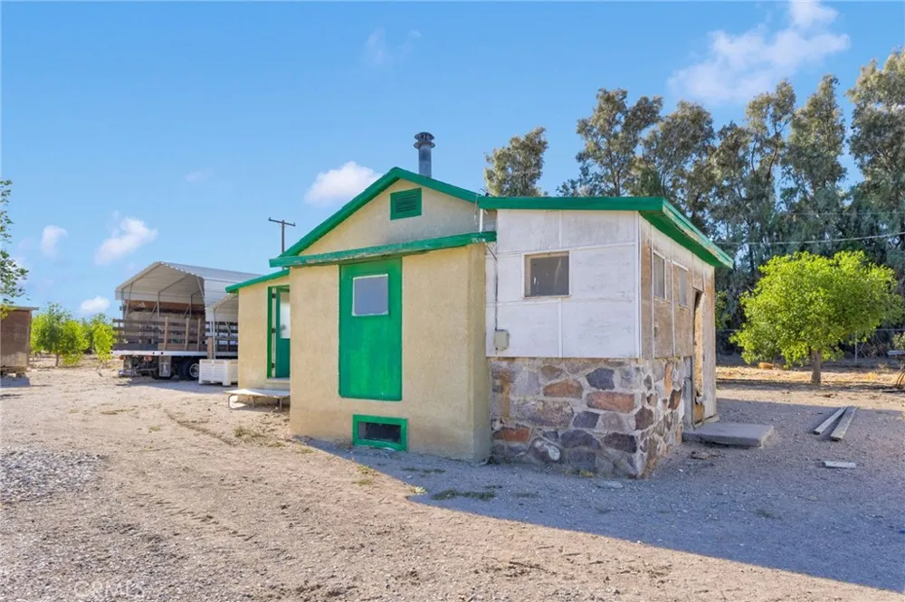 10099 Highland Avenue Lucerne Valley, CA 92356