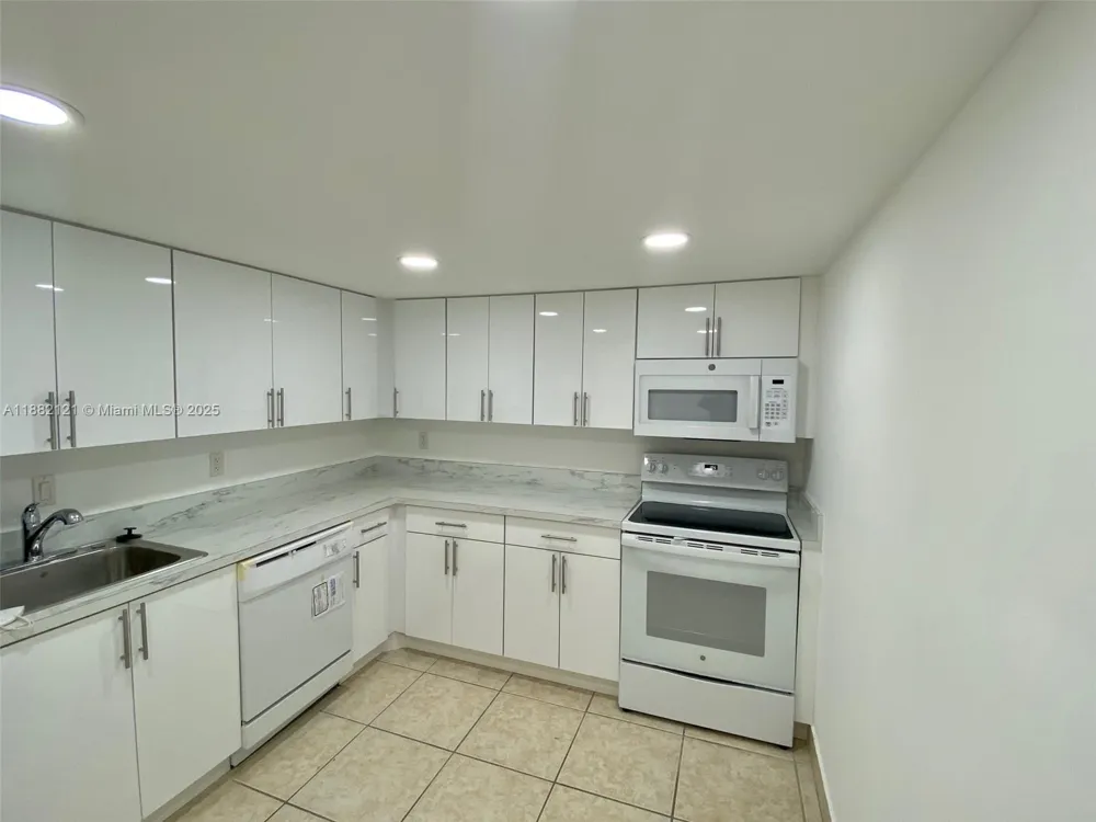 200 Leslie Dr #228 Hallandale Beach, FL 33009