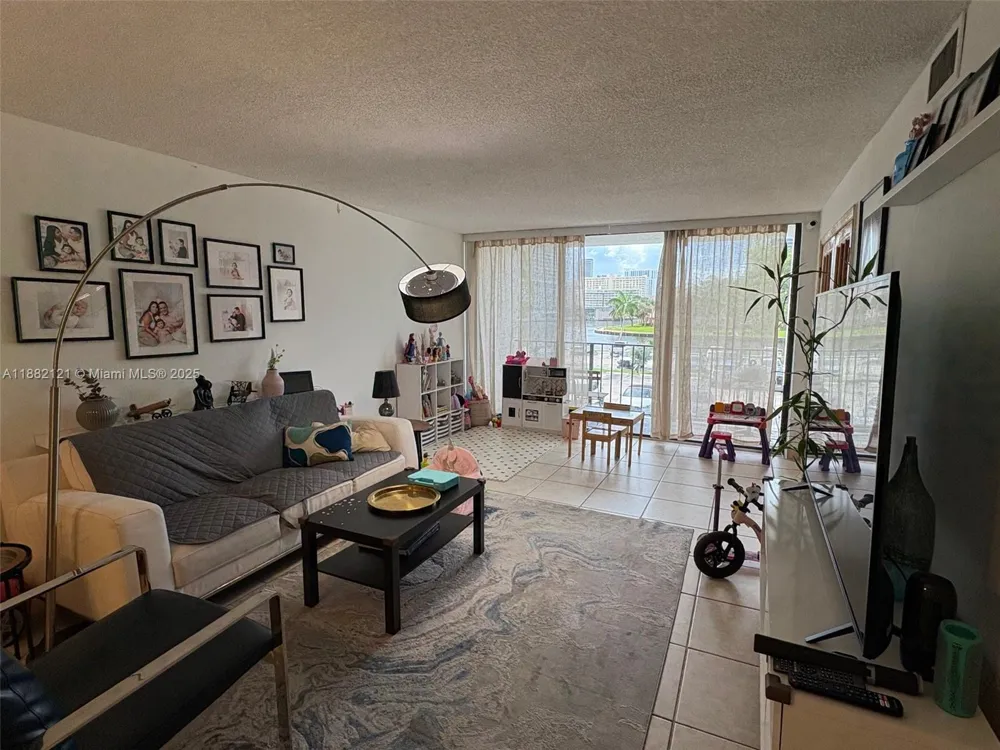 200 Leslie Dr #228 Hallandale Beach, FL 33009