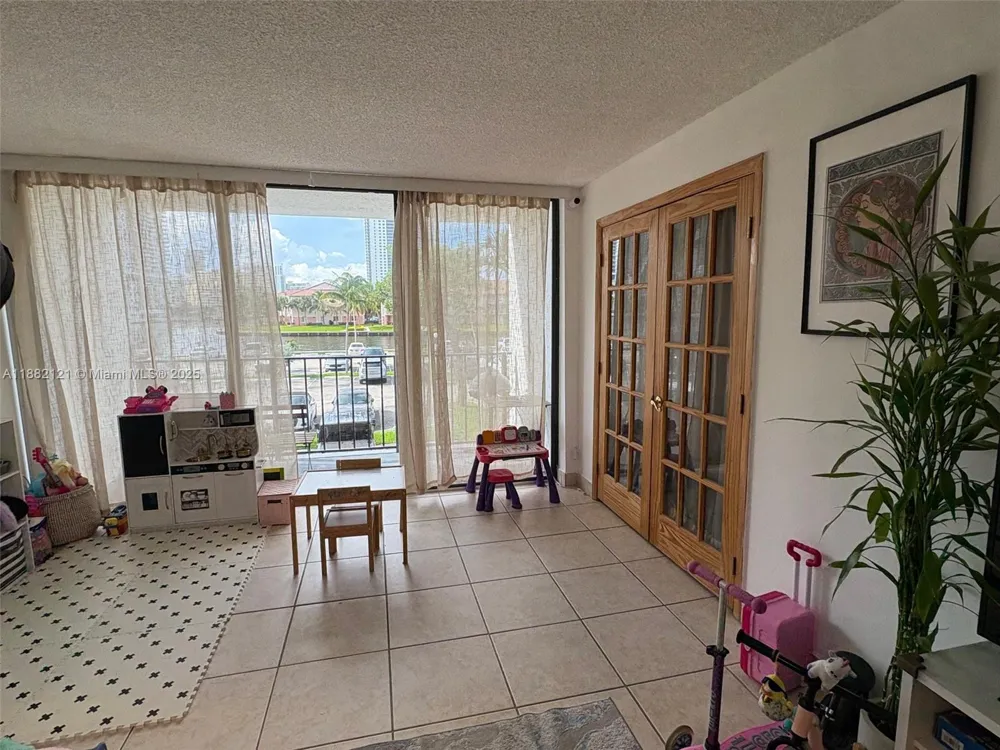 200 Leslie Dr #228 Hallandale Beach, FL 33009