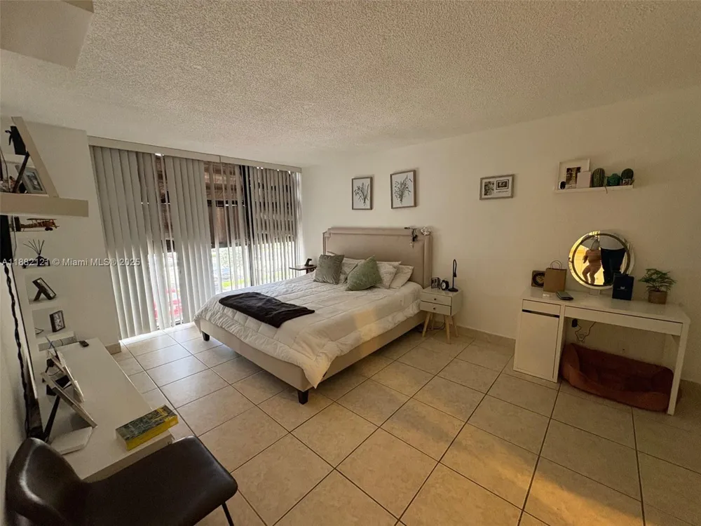 200 Leslie Dr #228 Hallandale Beach, FL 33009