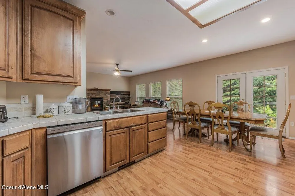 18321 W RICE AVENUE Hauser, ID 83854